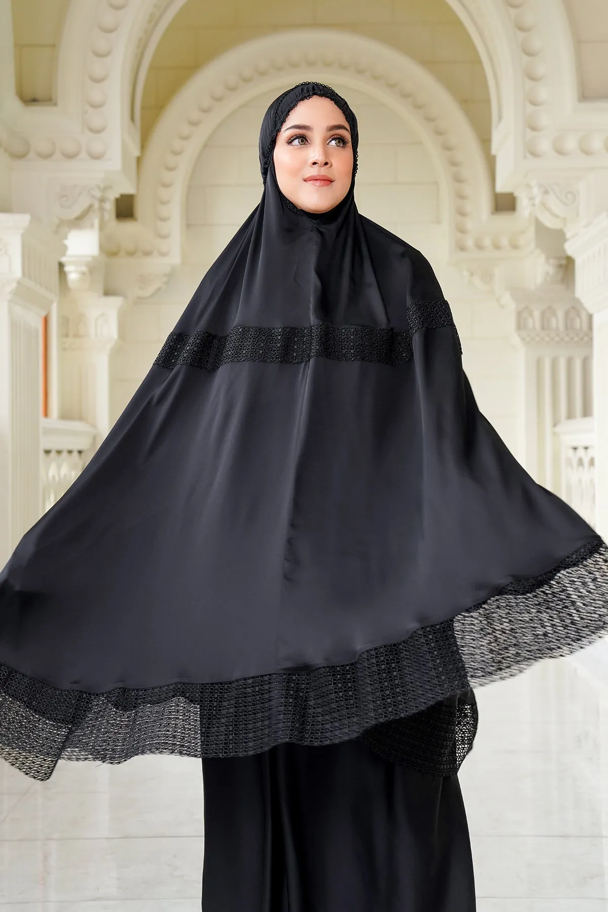 Lavish Prayer Robe - Black