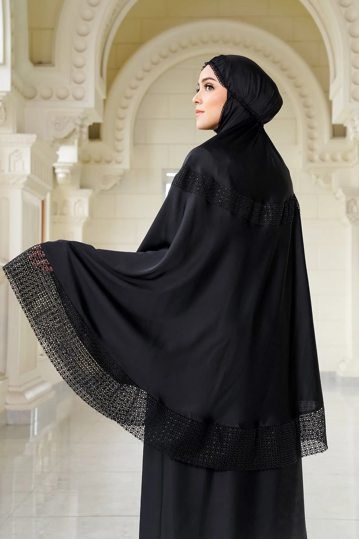 Lavish Prayer Robe - Black