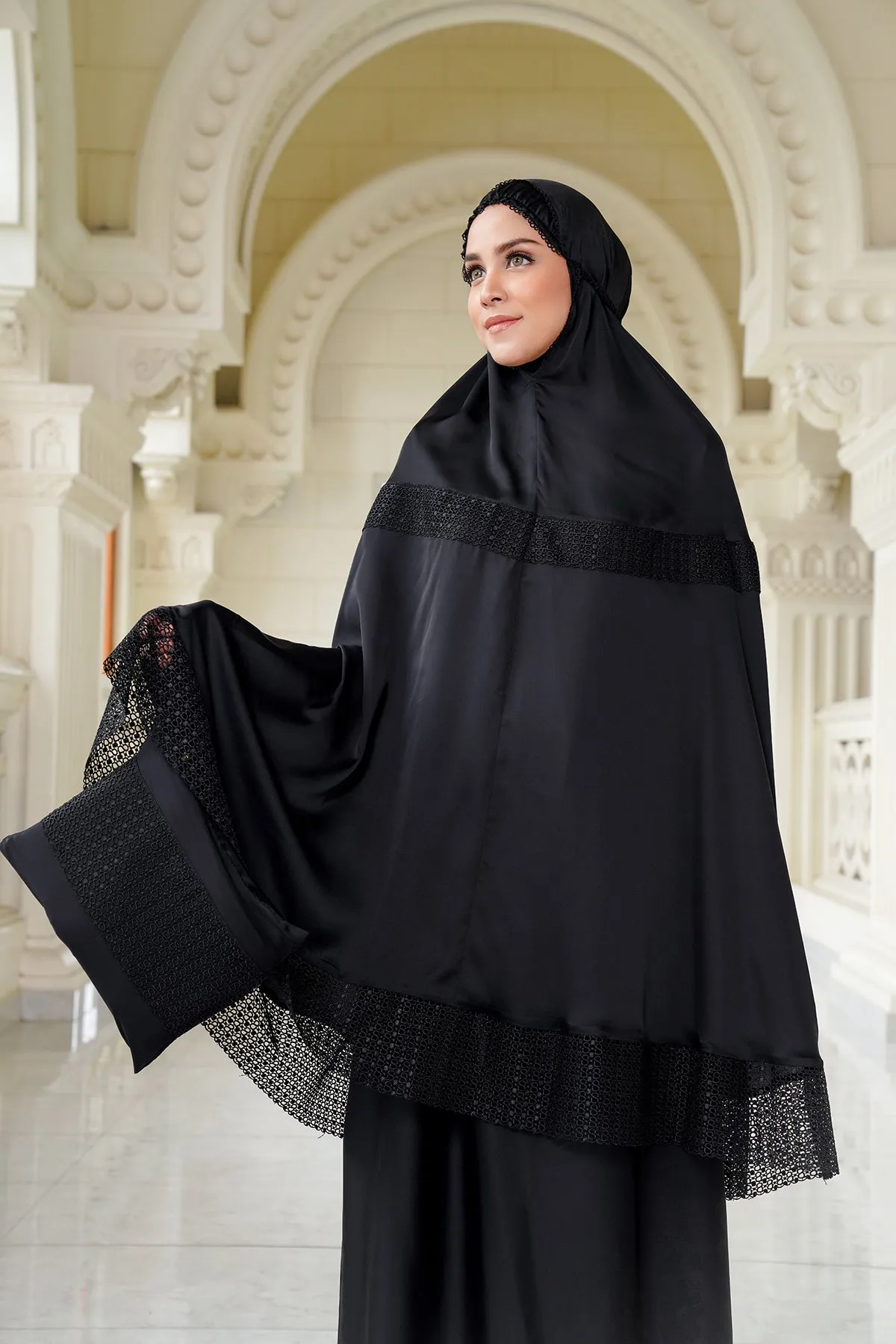 Lavish Prayer Robe - Black