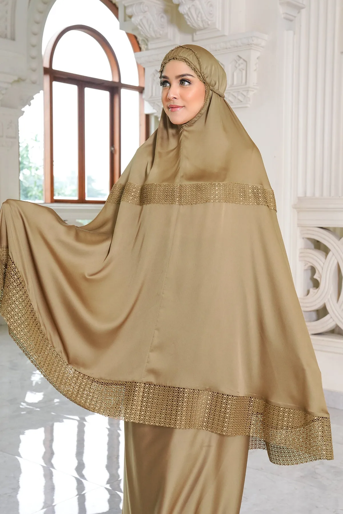 Lavish Prayer Robe - Gold