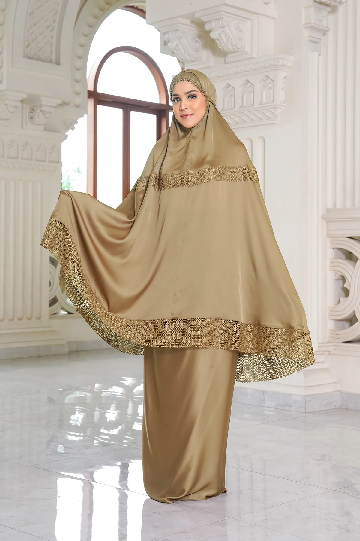 Lavish Prayer Robe - Gold