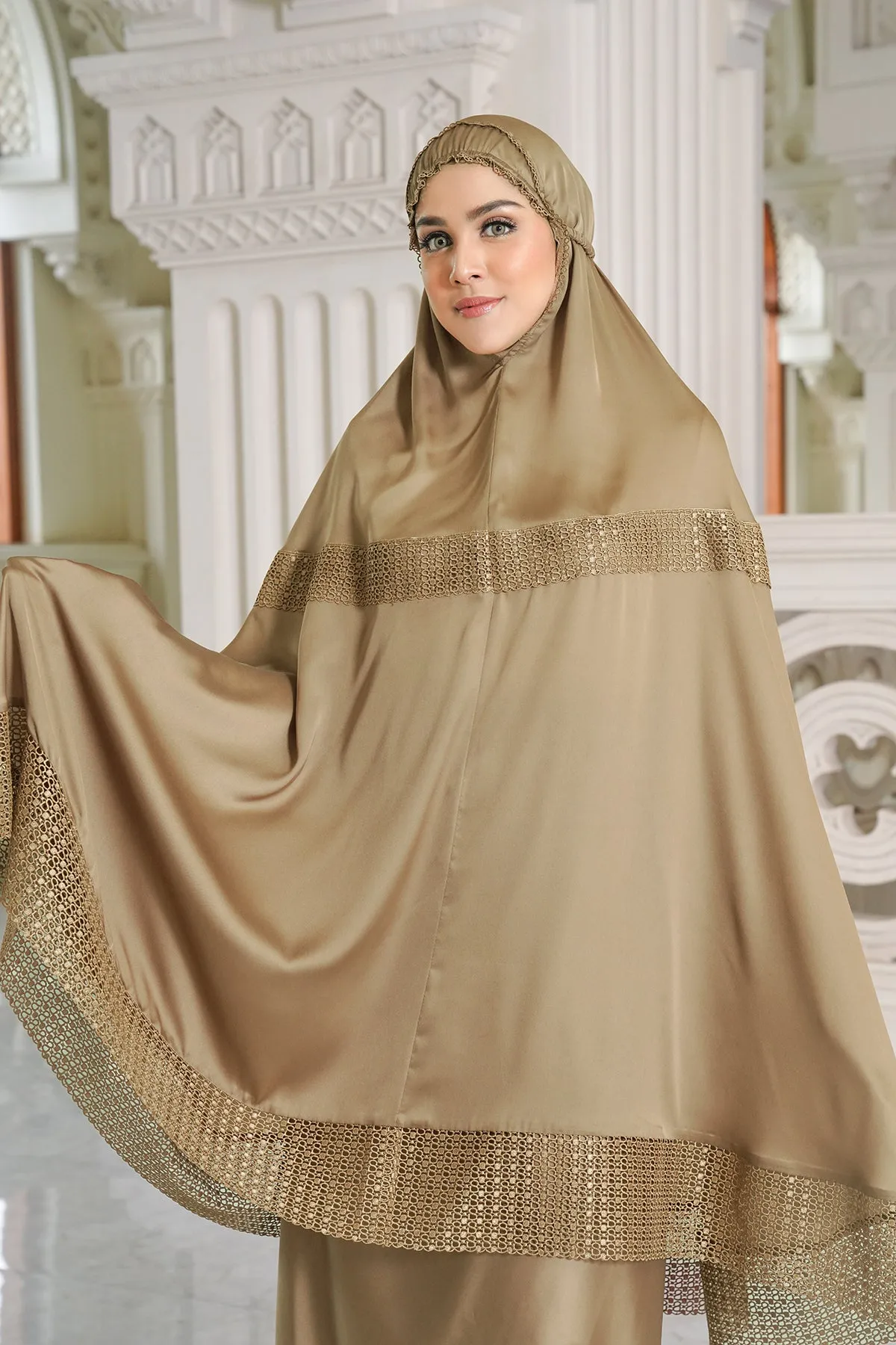 Lavish Prayer Robe - Gold