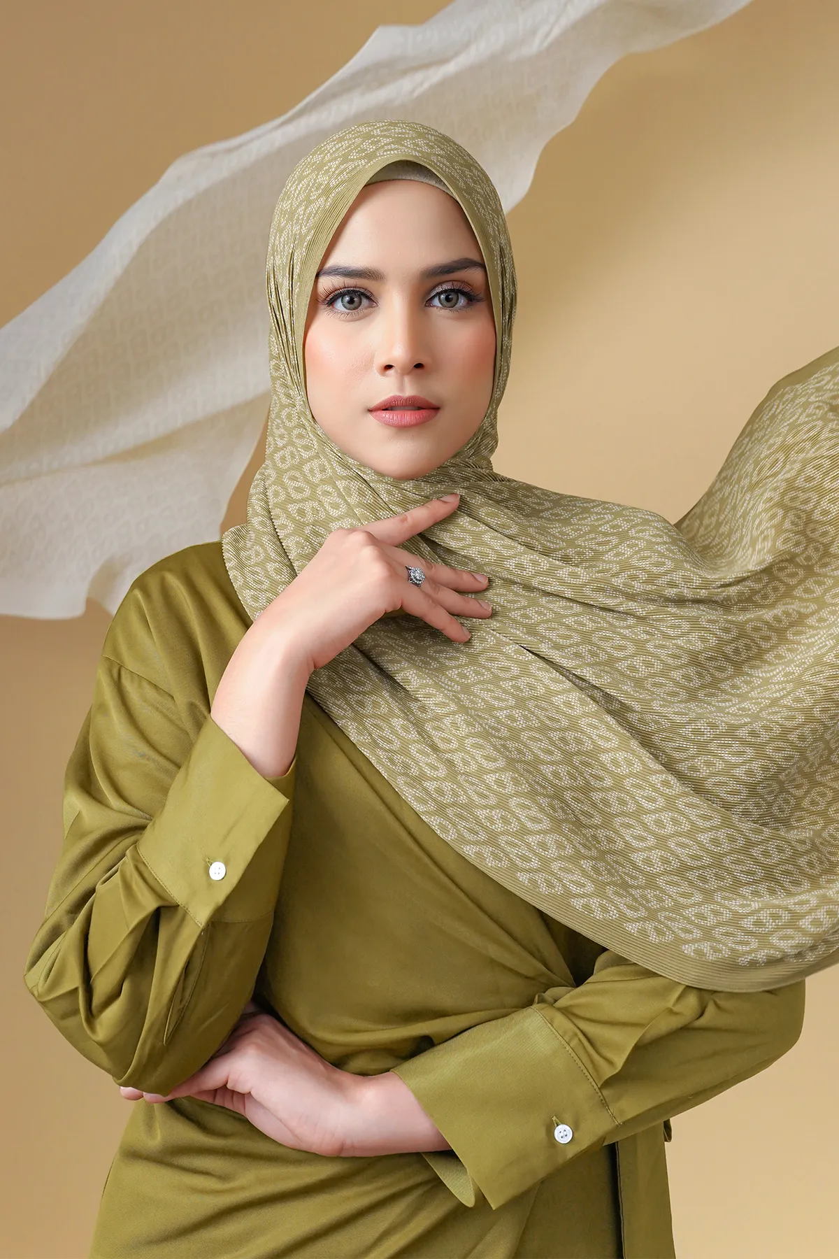 Tapis Pleated Shawl - Olive