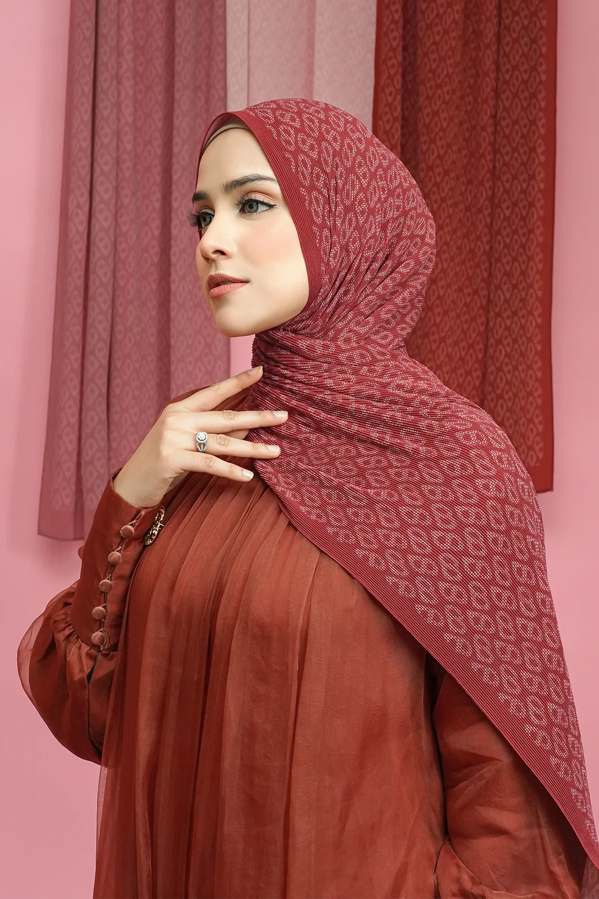 Tapis Pleated Shawl - Tomato